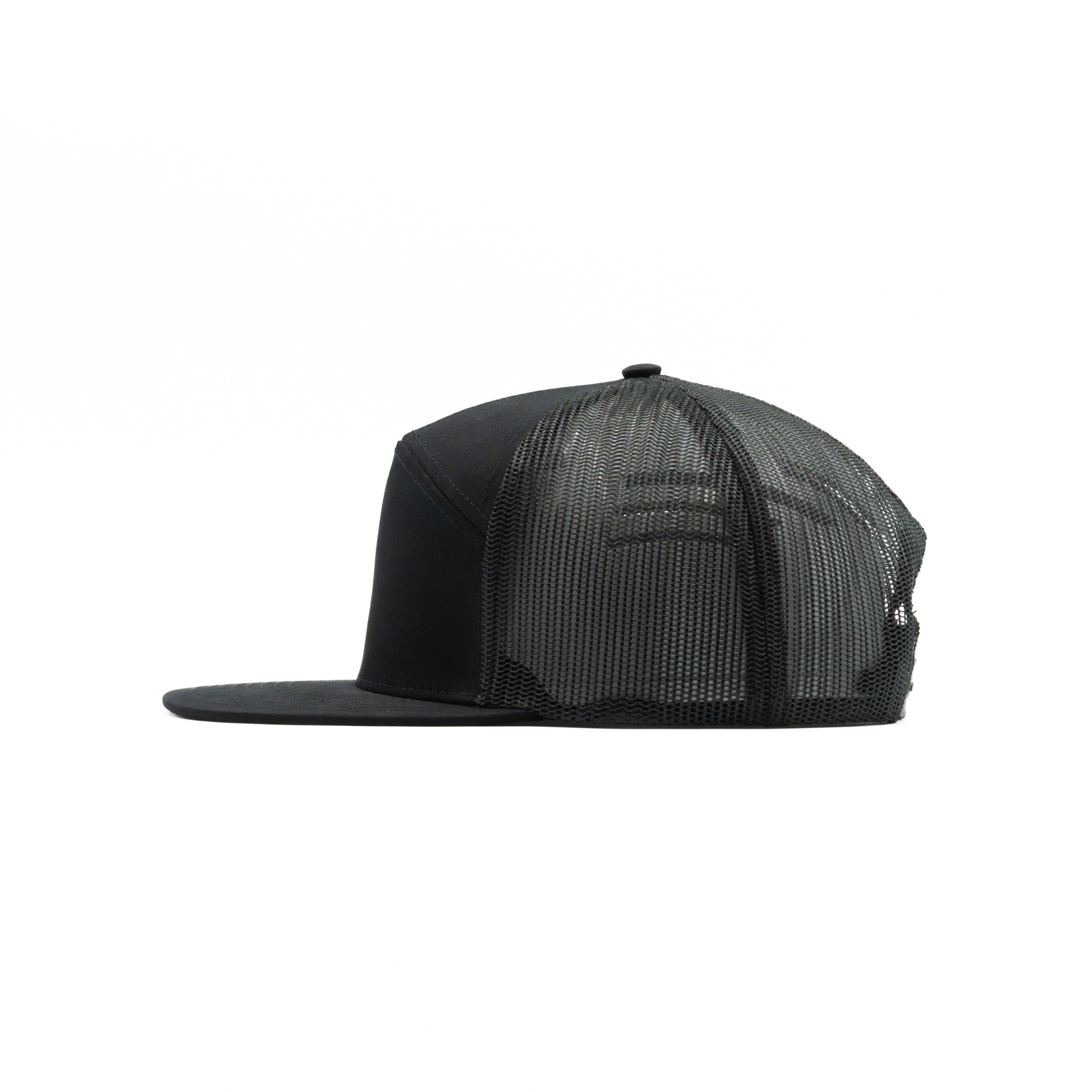 635 — 7 Panel Mesh Trucker